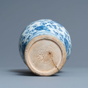A Chinese blue and white 'meiping' vase with floral scrolls, Ming — 照片 5