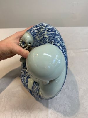 A Chinese blue and white Milefo Buddha, Zhu Mao Ji Zao 朱茂記造 mark, 19/20th C. — photo 9