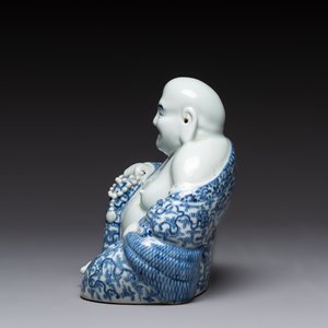 A Chinese blue and white Milefo Buddha, Zhu Mao Ji Zao 朱茂記造 mark, 19/20th C. — photo 2