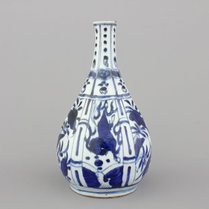 A Chinese blue and white Ming dynasty Wan-Li bottle with horses, 16th C. — 照片 1
