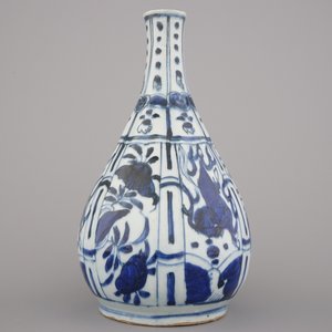 A Chinese blue and white Ming dynasty Wan-Li bottle with horses, 16th C. — 照片 6