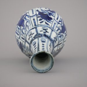 A Chinese blue and white Ming dynasty Wan-Li bottle with horses, 16th C. — 照片 9