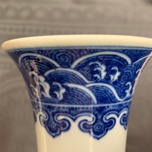 A Chinese blue and white Ming style bottle vase, Qianlong mark, 19/20th C. — 照片 14