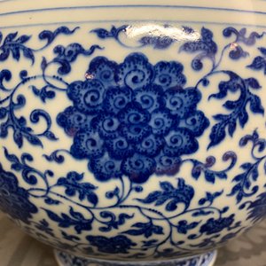 A Chinese blue and white Ming style bottle vase, Qianlong mark, 19/20th C. — 照片 16