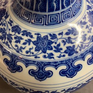 A Chinese blue and white Ming style bottle vase, Qianlong mark, 19/20th C. — 照片 18