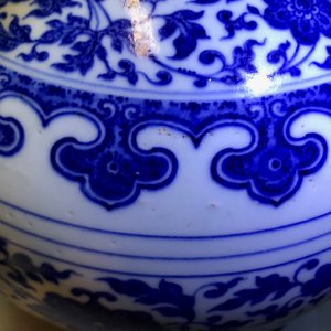 A Chinese blue and white Ming style bottle vase, Qianlong mark, 19/20th C. — 照片 8