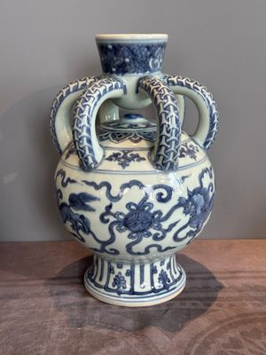 A Chinese blue and white Ming-style 'Buddhist lion' vessel, 20th C. — photo 1