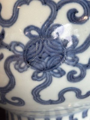 A Chinese blue and white Ming-style 'Buddhist lion' vessel, 20th C. — photo 12