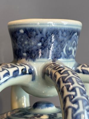 A Chinese blue and white Ming-style 'Buddhist lion' vessel, 20th C. — photo 6