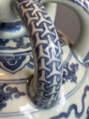 A Chinese blue and white Ming-style 'Buddhist lion' vessel, 20th C. — photo 9