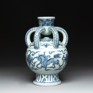 A Chinese blue and white Ming-style 'Buddhist lion' vessel, 20th C. — photo 3