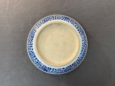 A Chinese blue and white Ming-style 'flower bouquet' dish, Qianlong — photo 2