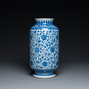 A Chinese blue and white Ming-style 'lotus scroll' vase, Qianlong mark but probably later — photo 3