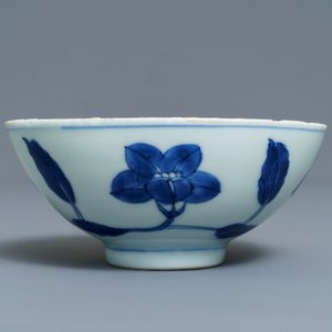 A Chinese blue and white Ming-style 'palace' bowl, Yongzheng mark and of the period — 照片 3
