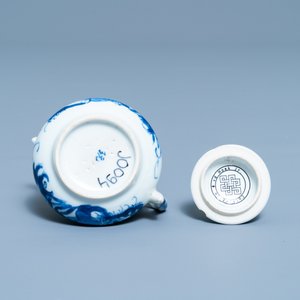 A Chinese blue and white miniature teapot and cover, Chenghua mark, Kangxi — 照片 7