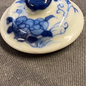 A Chinese blue and white miniature teapot and cover, Chenghua mark, Kangxi — 照片 9