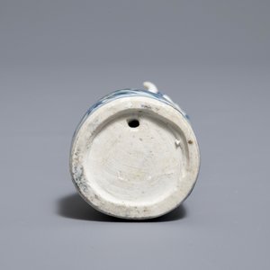 A Chinese blue and white model of a lady, Wanli — 照片 5