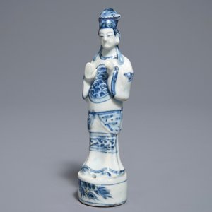 A Chinese blue and white model of a lady, Wanli — 照片 7