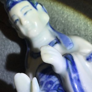A Chinese blue and white model of a lady, Wanli — 照片 10