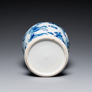 A Chinese blue and white 'Mongolian hunt' jar with wooden cover, Kangxi — 照片 6