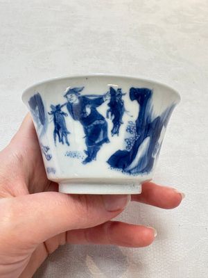 A Chinese blue and white 'Mongolian hunting' cup and saucer, jade mark, Kangxi — photo 1