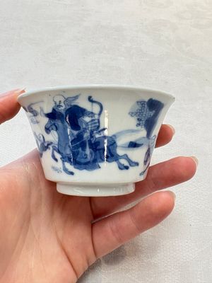 A Chinese blue and white 'Mongolian hunting' cup and saucer, jade mark, Kangxi — photo 3