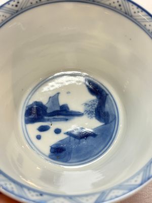 A Chinese blue and white 'Mongolian hunting' cup and saucer, jade mark, Kangxi — photo 6