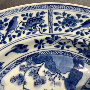 A Chinese blue and white 'Mongolian hunting' dish, Kangxi — 照片 11