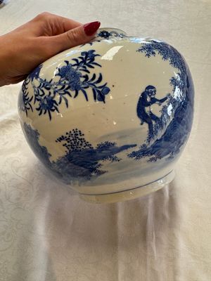 A Chinese blue and white 'Monkeys' vase, Man Tang Fu Ji 滿堂福記 mark, 19th C. — foto 3