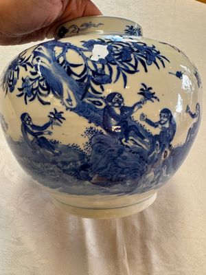 A Chinese blue and white 'Monkeys' vase, Man Tang Fu Ji 滿堂福記 mark, 19th C. — foto 5