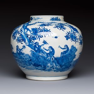 A Chinese blue and white 'Monkeys' vase, Man Tang Fu Ji 滿堂福記 mark, 19th C. — foto 2