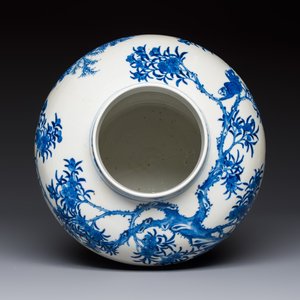 A Chinese blue and white 'Monkeys' vase, Man Tang Fu Ji 滿堂福記 mark, 19th C. — foto 6