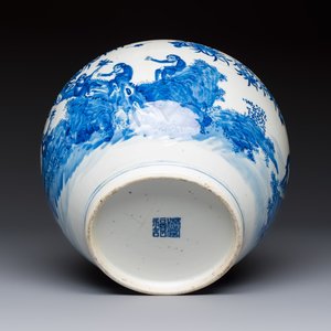 A Chinese blue and white 'Monkeys' vase, Man Tang Fu Ji 滿堂福記 mark, 19th C. — foto 7