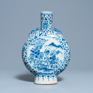 A Chinese blue and white 'moonflask' vase with warriors on horseback, 19th C. — photo 1