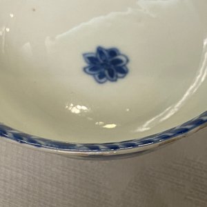 A Chinese blue and white 'mother with child' cup and saucer, Kangxi — photo 13