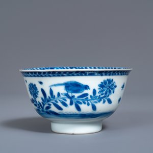 A Chinese blue and white 'mother with child' cup and saucer, Kangxi — photo 5