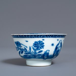 A Chinese blue and white 'mother with child' cup and saucer, Kangxi — photo 7