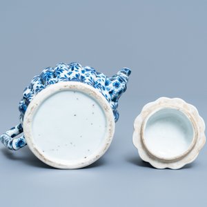 A Chinese blue and white moulded bamboo-shaped teapot and cover, Kangxi — photo 7