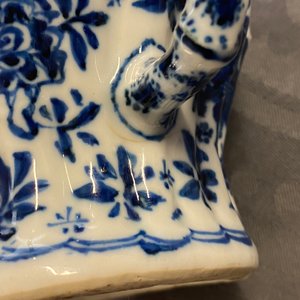 A Chinese blue and white moulded bamboo-shaped teapot and cover, Kangxi — photo 9