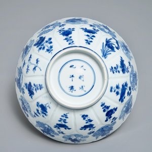 A Chinese blue and white moulded bowl with immortals, Chenghua mark, Kangxi — photo 7