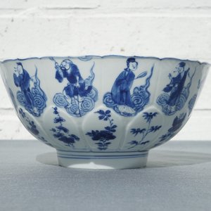 A Chinese blue and white moulded bowl with immortals, Chenghua mark, Kangxi — photo 9