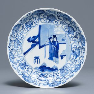 A Chinese blue and white moulded plate with an amorous couple, Kangxi mark and of the period — photo 1