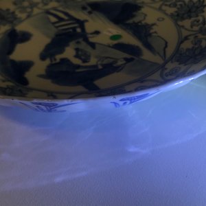 A Chinese blue and white moulded plate with an amorous couple, Kangxi mark and of the period — photo 8