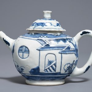 A Chinese blue and white moulded teapot and cover, Kangxi — photo 3