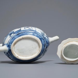 A Chinese blue and white moulded teapot and cover, Kangxi — photo 6