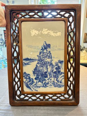 A Chinese blue and white 'mountainous landscape' plaque mounted in a wooden frame, 19/20th C. — 照片 1