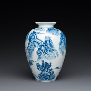 A Chinese blue and white 'mountainous landscape' vase, Kangxi mark, Republic — 照片 3