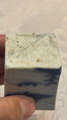 A Chinese blue and white 'Mountainous Landscape' writing set with an inkwell, sander and candlestick, Qianlong — photo 20