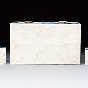 A Chinese blue and white 'Mountainous Landscape' writing set with an inkwell, sander and candlestick, Qianlong — photo 9