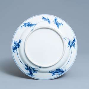 A Chinese blue and white 'musicians' dish, Kangxi — 照片 2